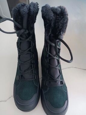 Women’s Green Suede Winter Lace-Up Boots